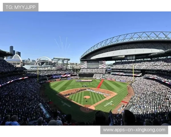 MLB外野轰出大号全垒打主场观众欢声雷动 MLB外野轰出大号全垒打主场观众欢声雷动