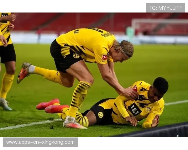 多特边路频繁渗透,后点补射成为比赛定海神针 多特边路频繁渗透,后点补射成为比赛定海神针