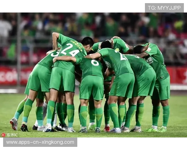 水球比赛精彩挑射破门引发全场喧哗