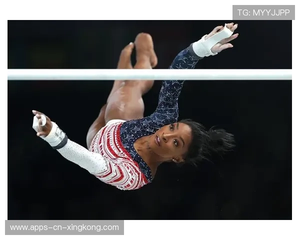 美国体操名将拜尔斯再度挑战高难度动作，美国体操队医 拜尔斯