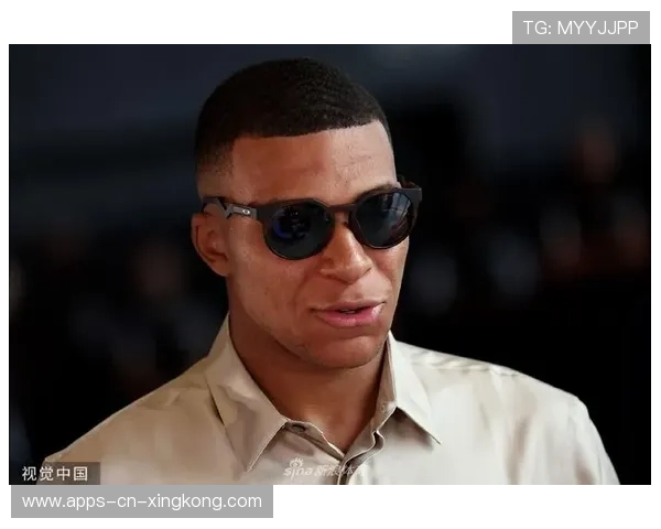 姆巴佩在晚宴上与政要握手,外交球星新标签?